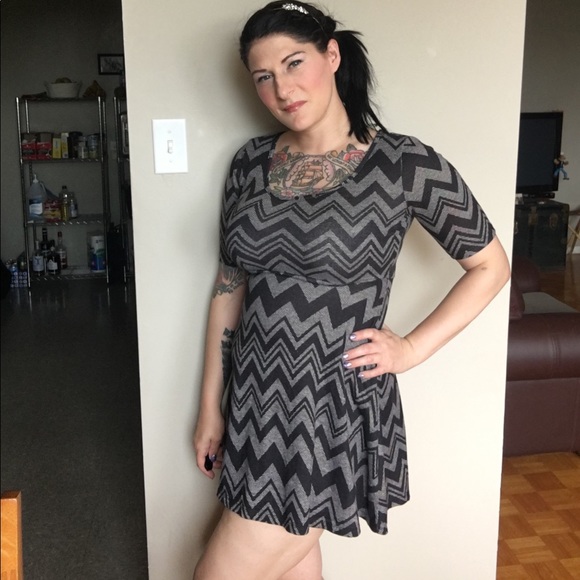 Zig zagged retro style dress by Xhilaration. - Picture 3 of 7